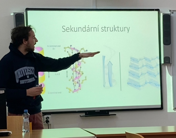 Adam Knirsch přednáší